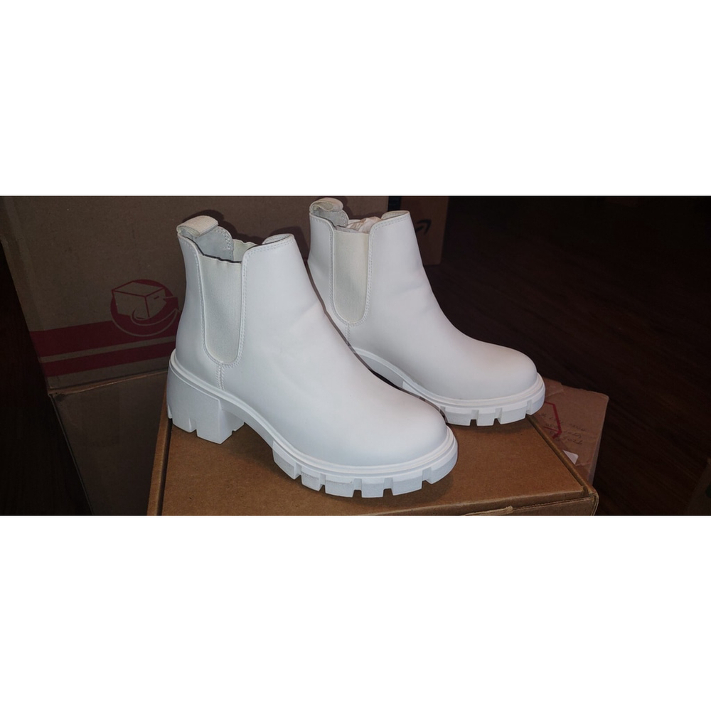 New Steve Madden White Ankle Boots Women Size 6m